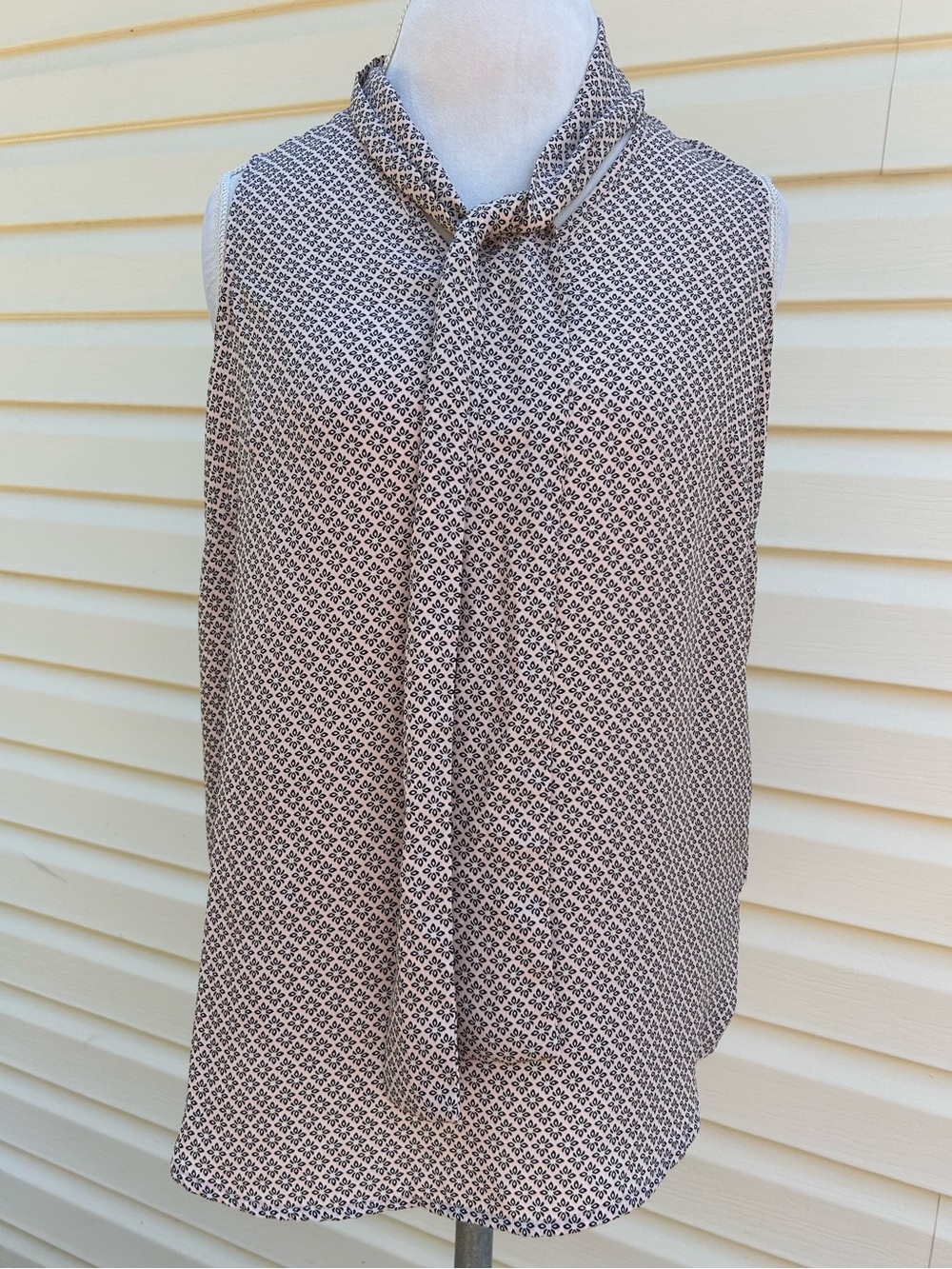 Adrianna Papell Printed Tie Neck Sleeveless Blouse